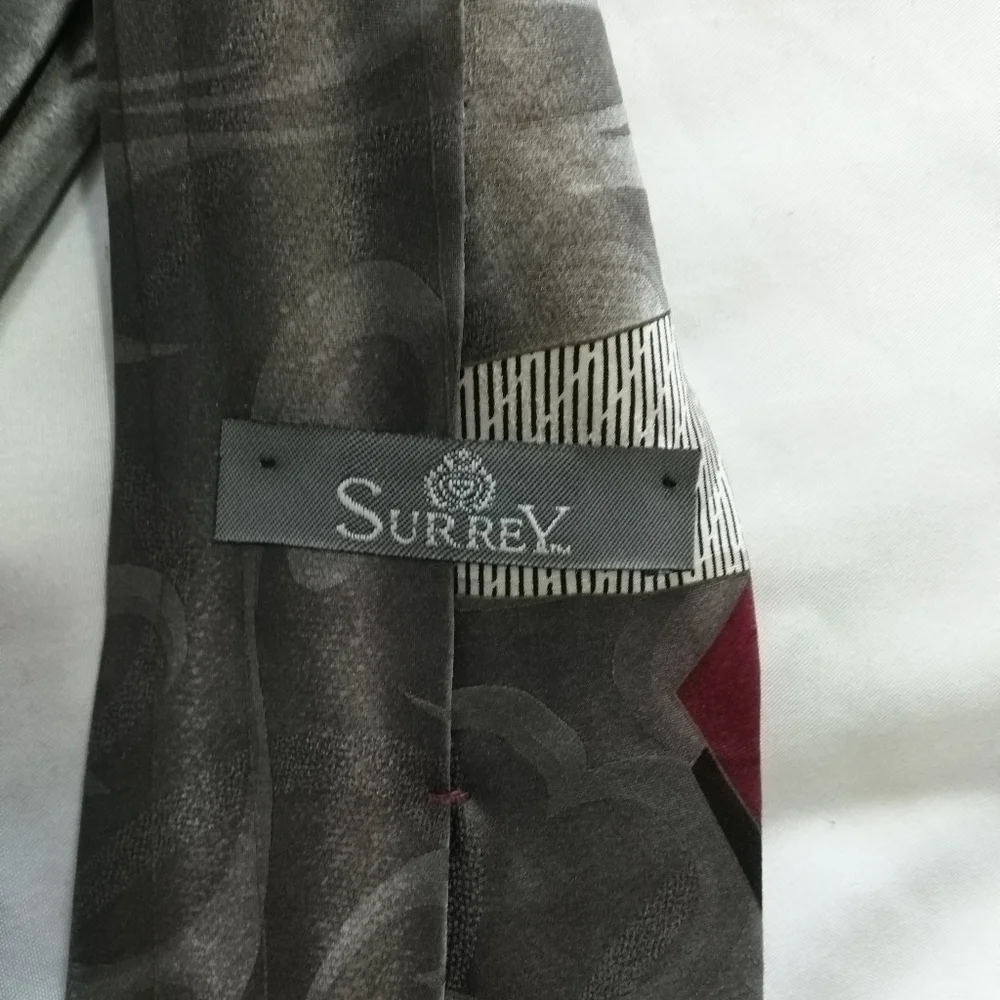 Suerry tie made from silk.